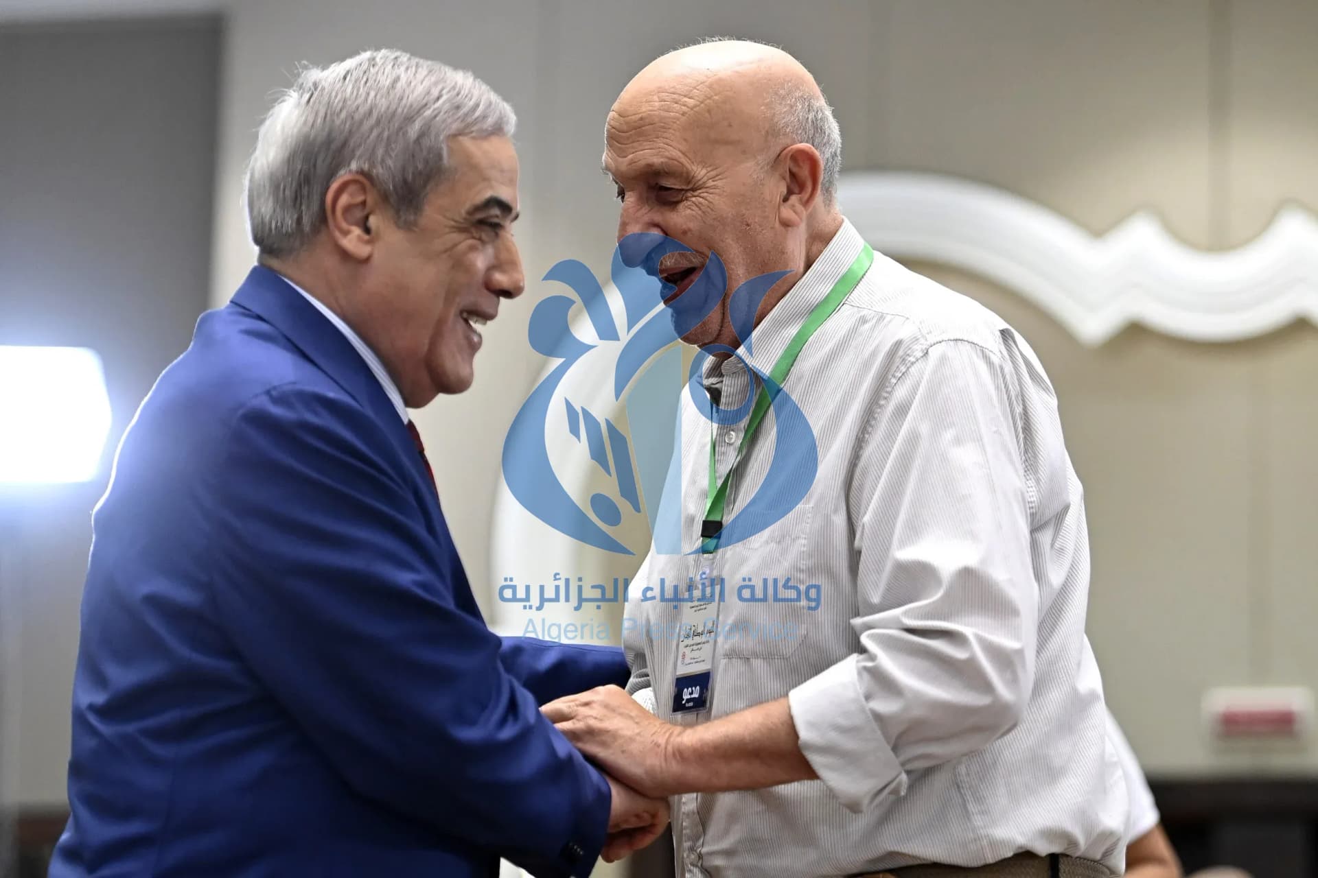  تتويج الفائزين بجائزة رئيس الجمهورية  للمبدعين الشباب "علي معاشي", دورة 2025, في مختلف المجالات الأدبية والفنية.