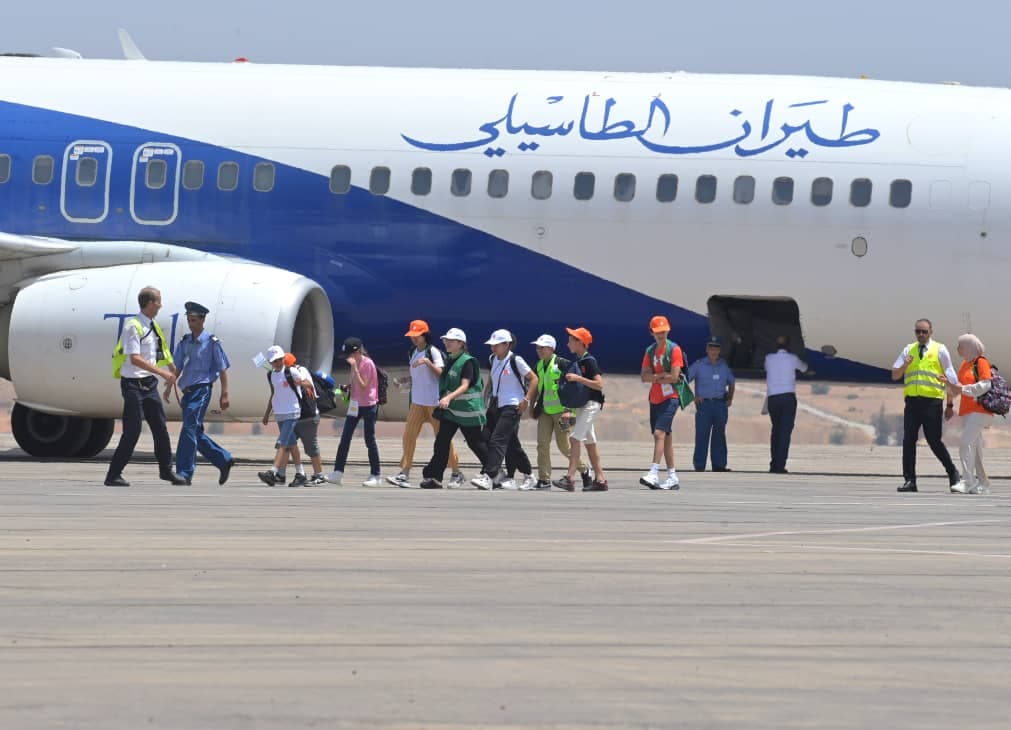 الجزائر, (وأج)- تشكل التعليمات التي وجهها رئيس الجمهورية, السيد عبد المجيد تبون, خلال مجلس الوزراء الأخير والمتعلقة بالتسهيلات الخاصة باستقبال أفراد الجالية الوطنية المقيمة بالخارج خلال موسم الاصطياف, لبنة هامة والتفاتة قوية من رئيس الجمهورية تجاه هذه الجالية.
 وتهدف هذه التعليمات إلى تعزيز آليات استقبال الجزائريين المقيمين بالخارج والتكفل بهم, سيما خلال موسم الاصطياف.