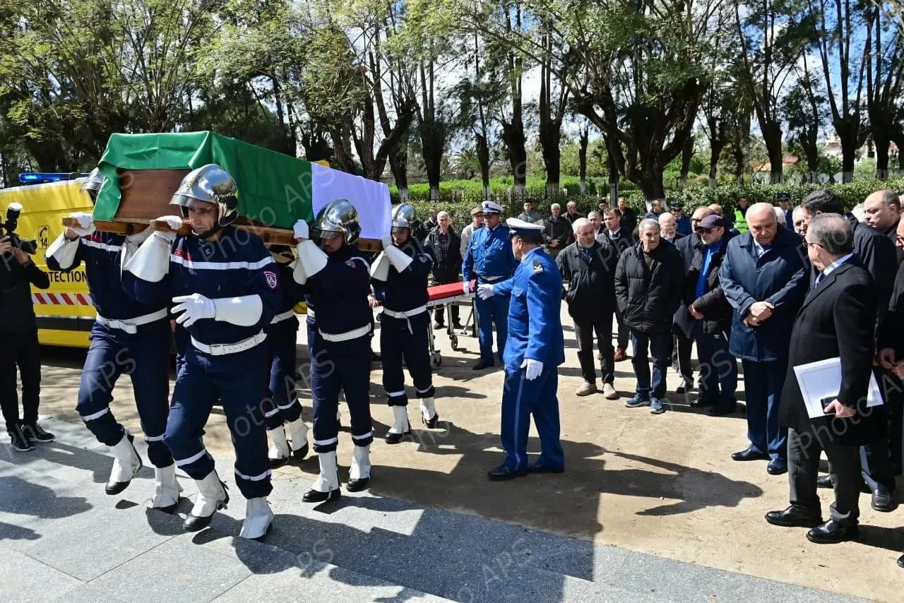 جثمان المجاهد والدبلوماسي الأسبق نور الدين جودي يوارى الثرى بمقبرة العالية