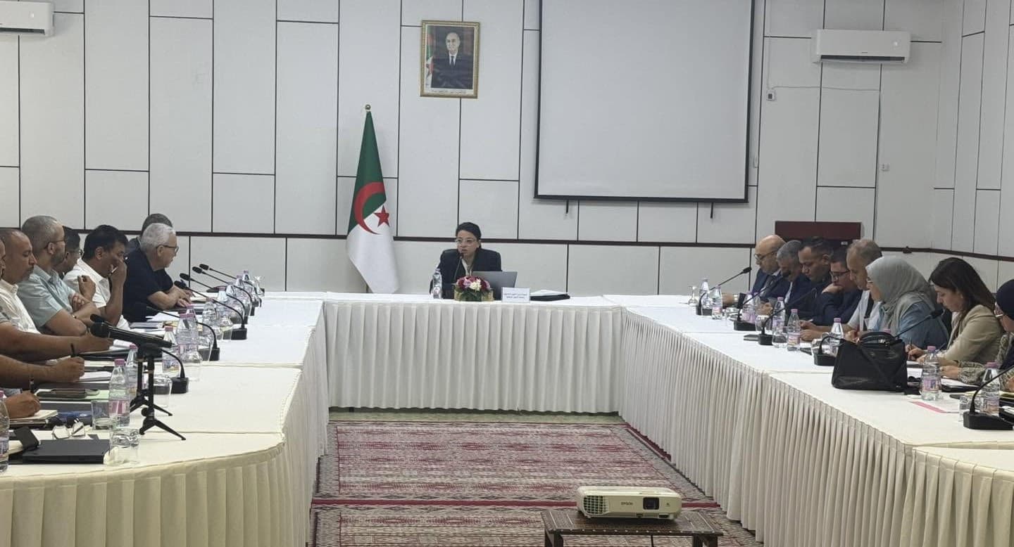 السيدة عبد اللطيف تترأس اجتماعا خاصا بمنتجي المدخلات