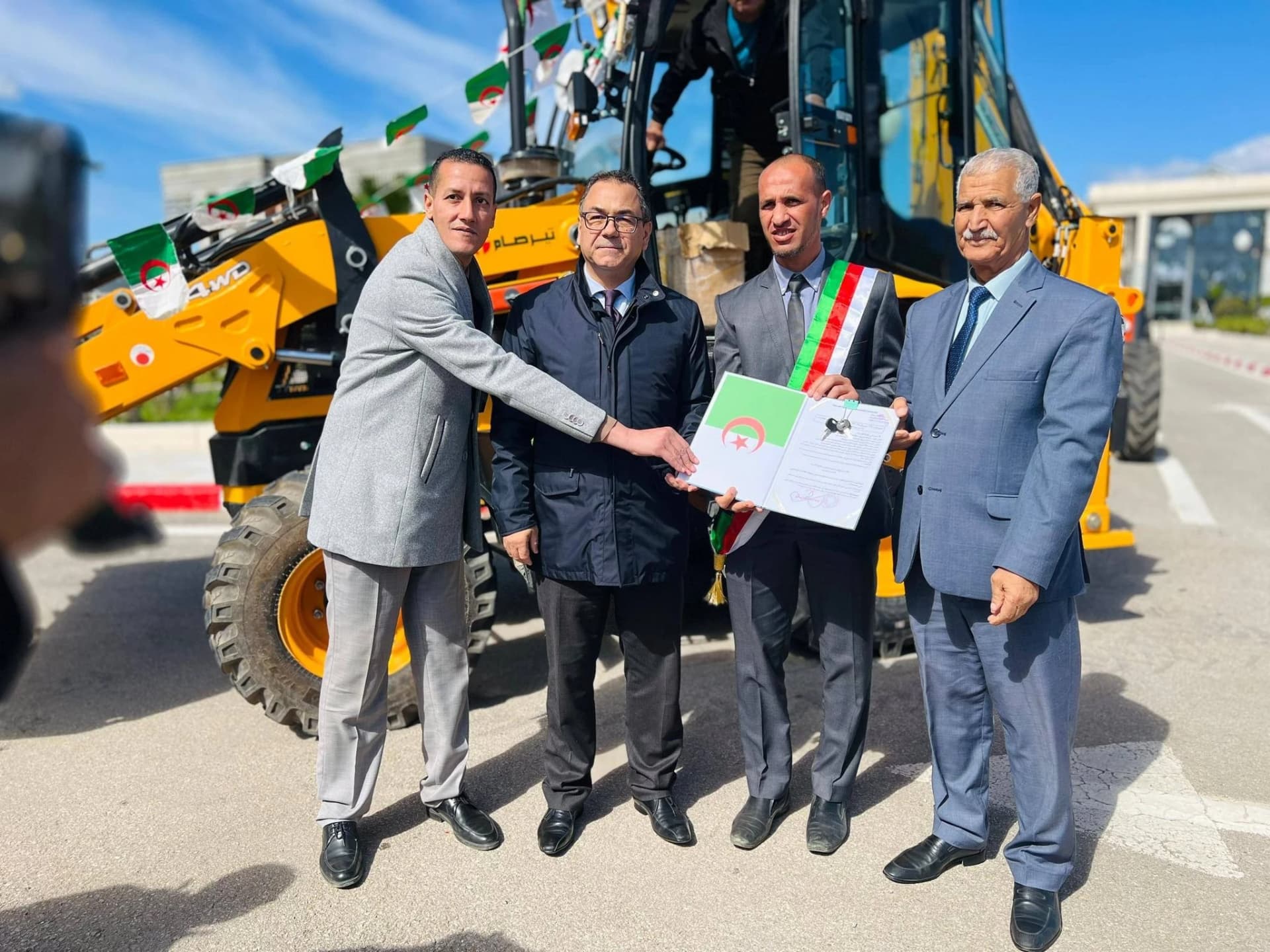 وضع مرافق عمومية ومشاريع تنموية حيز الخدمة وإطلاق أخرى بشرق البلاد