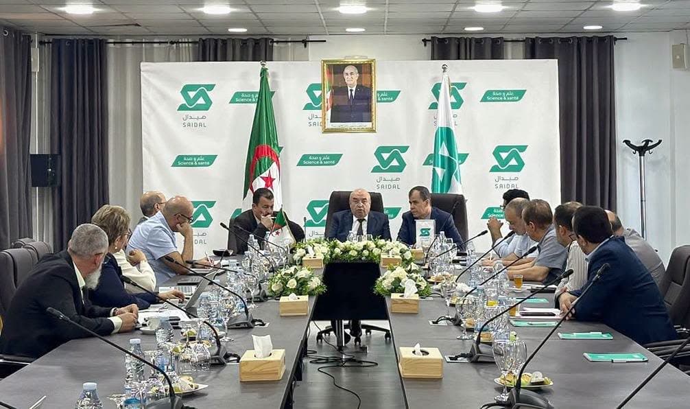 السيد قويدري يترأس اجتماعا للمجلس العلمي لمجمع "صيدال"