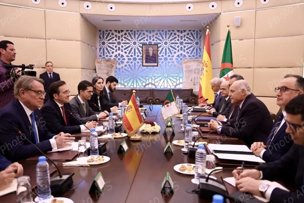 السيد عطاف يستقبل نظيره الإسباني