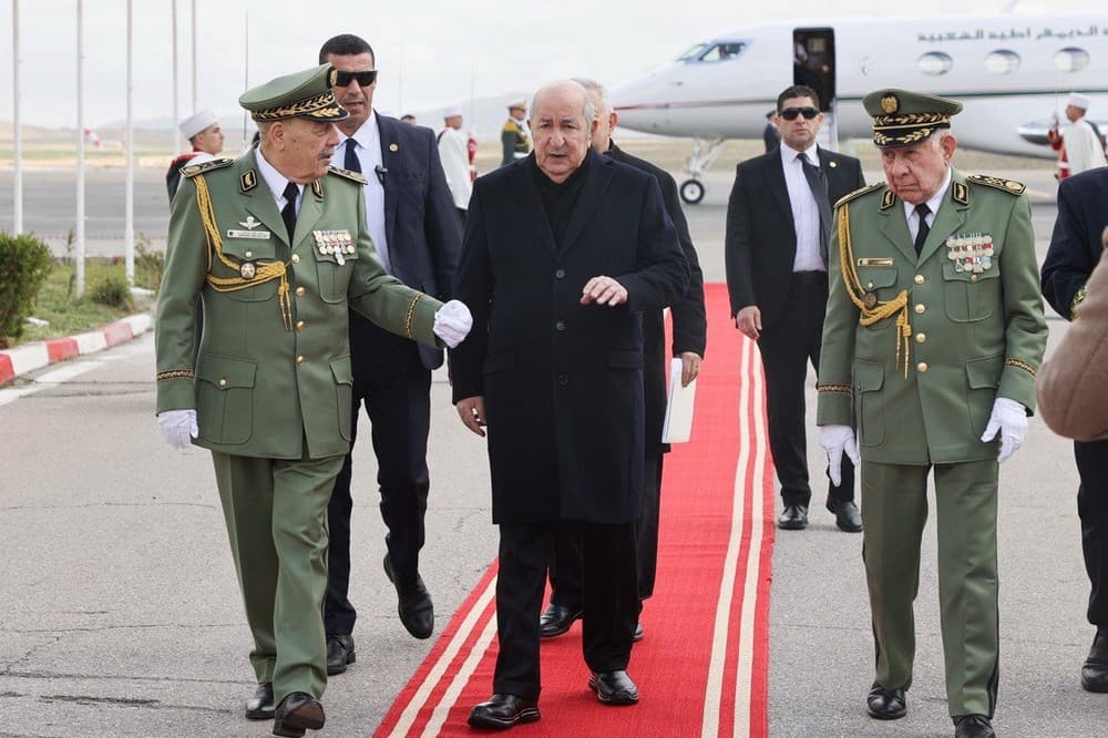 رئيس الجمهورية يصل إلى باتنة للإشراف على المراسم الجنائزية لرئيس الجمهورية الأسبق اليامين زروال