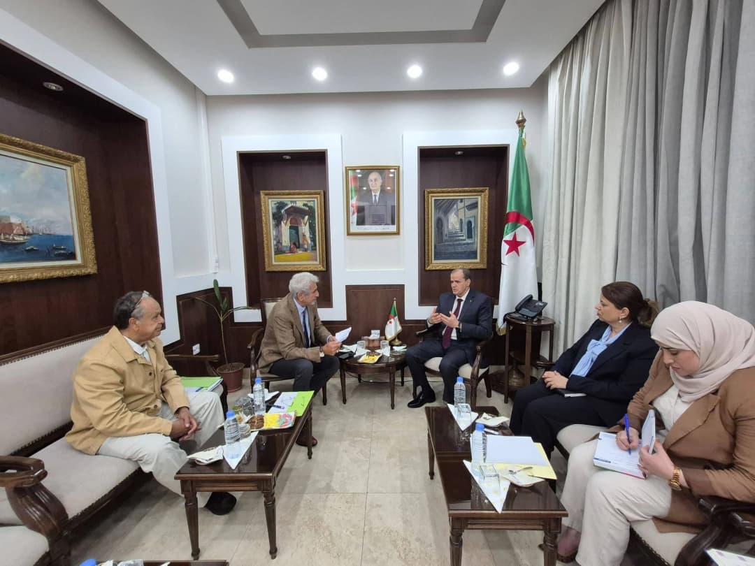 السيد رزيق يستقبل رئيس غرفة التجارة والصناعة السويسرية-الجزائرية