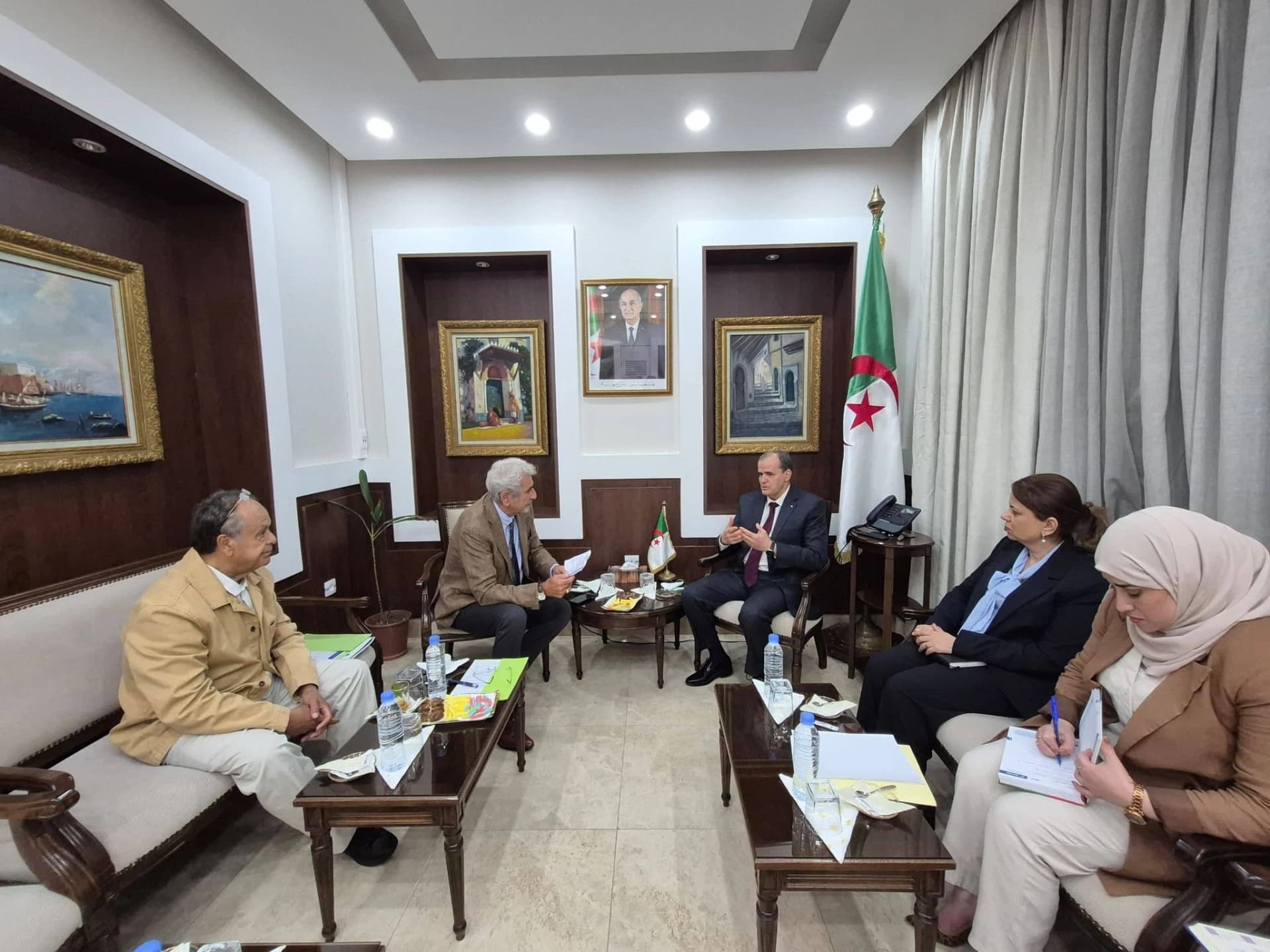 السيد رزيق يستقبل رئيس غرفة التجارة والصناعة السويسرية-الجزائرية