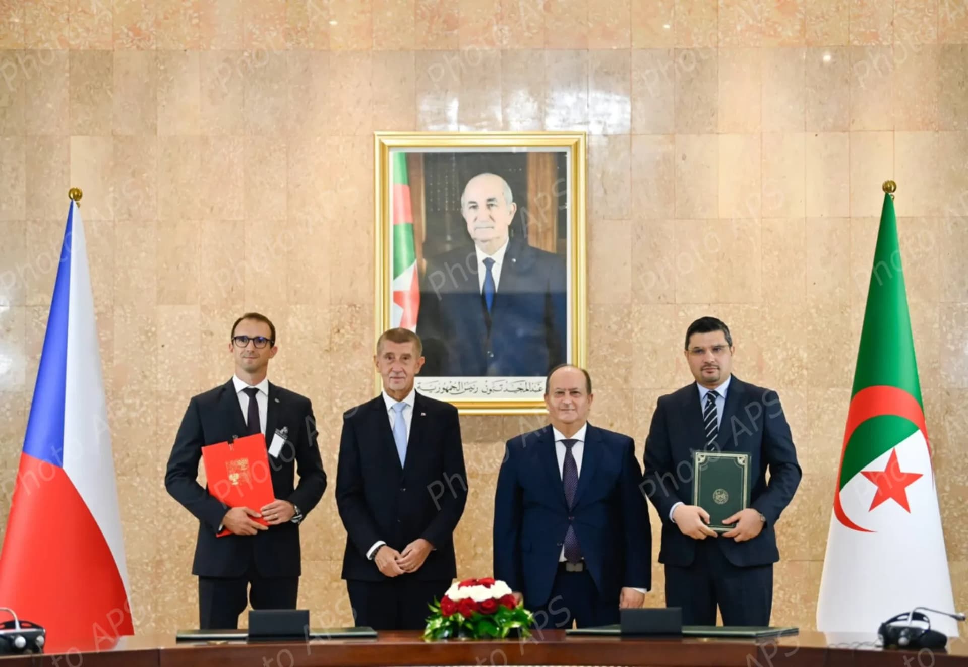 التوقيع بالجزائر العاصمة على مذكرات تفاهم للتعاون في عدة مجالات