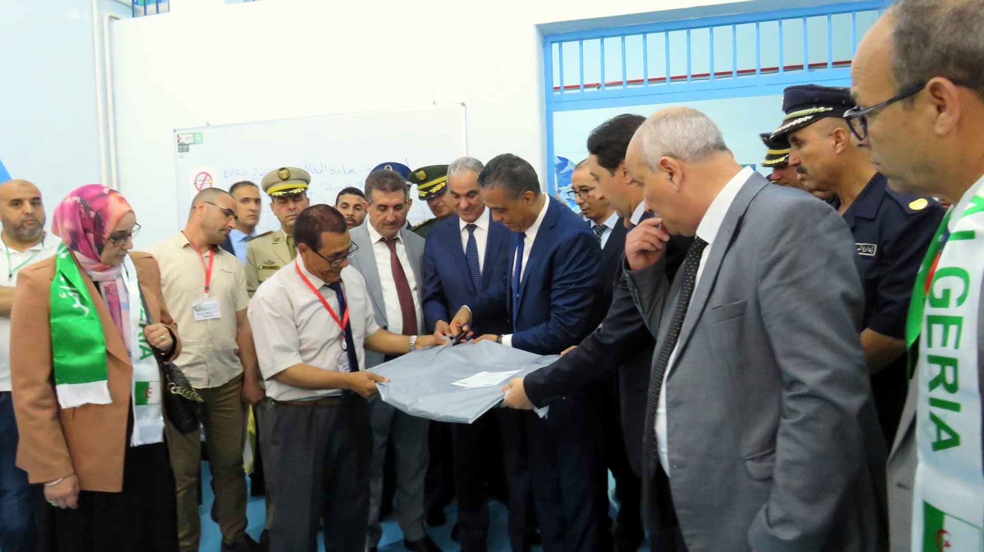 المدير العام لإدارة السجون وإعادة الإدماج يعطي من برج بوعريريج إشارة انطلاق امتحان البكالوريا للمحبوسين على المستوى الوطني