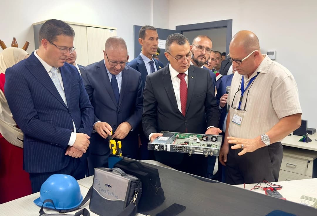 زروقي : "التحول الرقمي في قطاع البريد يشكل أحد المحاور الأساسية في مسار تحديث المرافق العمومية"