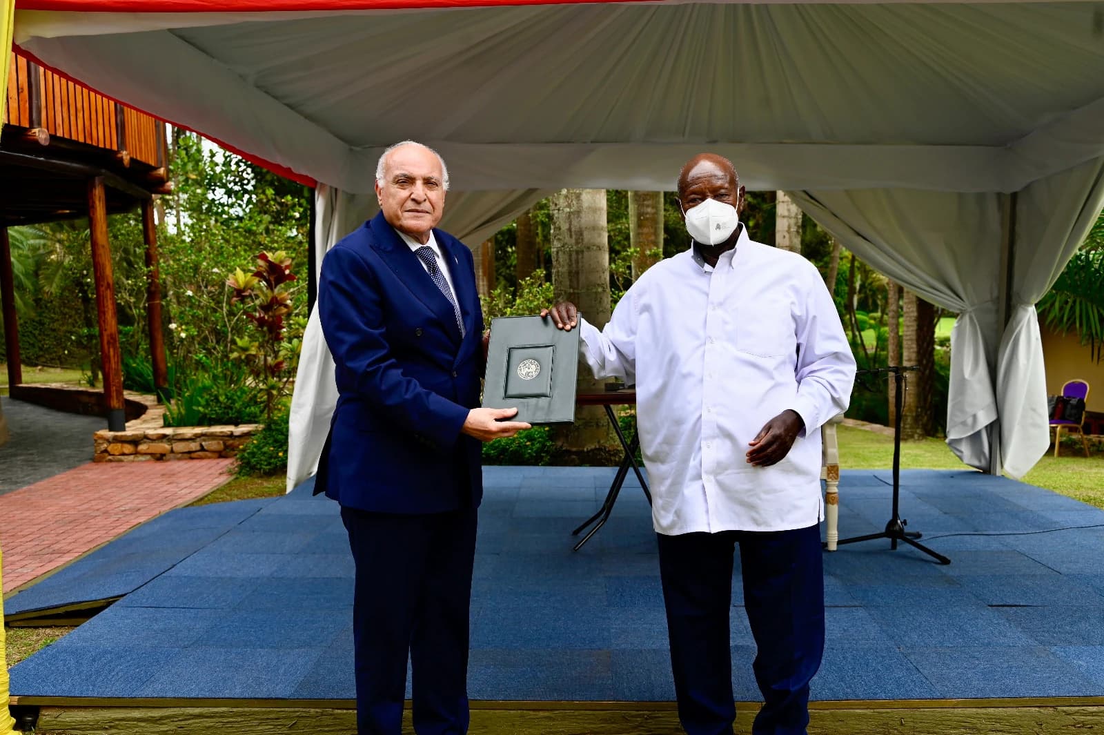 السيد عطاف يستقبل بكمبالا من قبل رئيس جمهورية أوغنداالسيد عطاف يستقبل بكمبالا من قبل رئيس جمهورية أوغندا