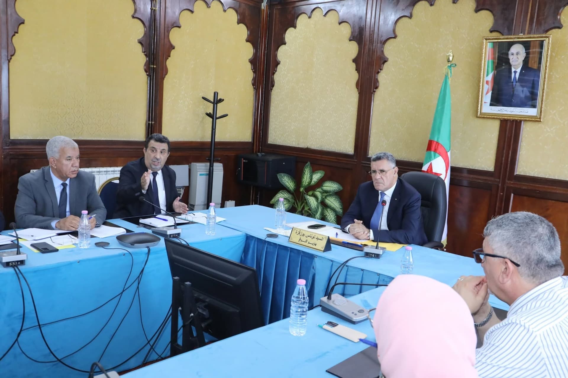 السيد بوزقزة يترأس اجتماعا لمتابعة مشاريع البرنامج التكميلي بأربع ولايات