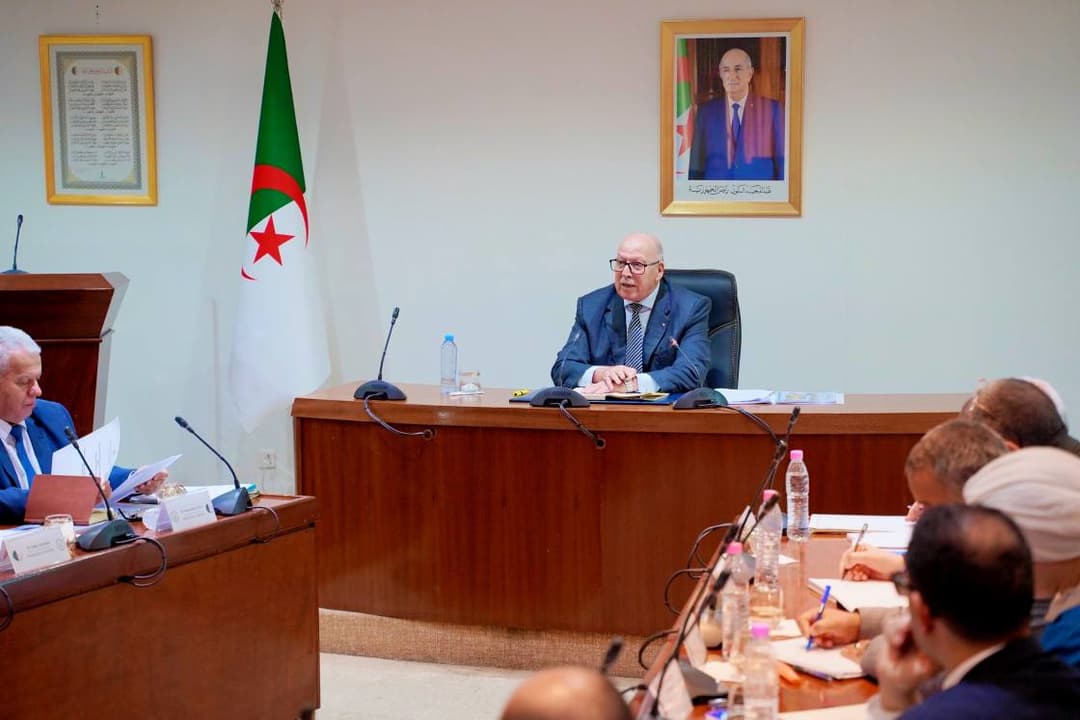 اجتماعا مع مسؤولي مجمع الصناعات الميكانيكية "أ جي ام"
