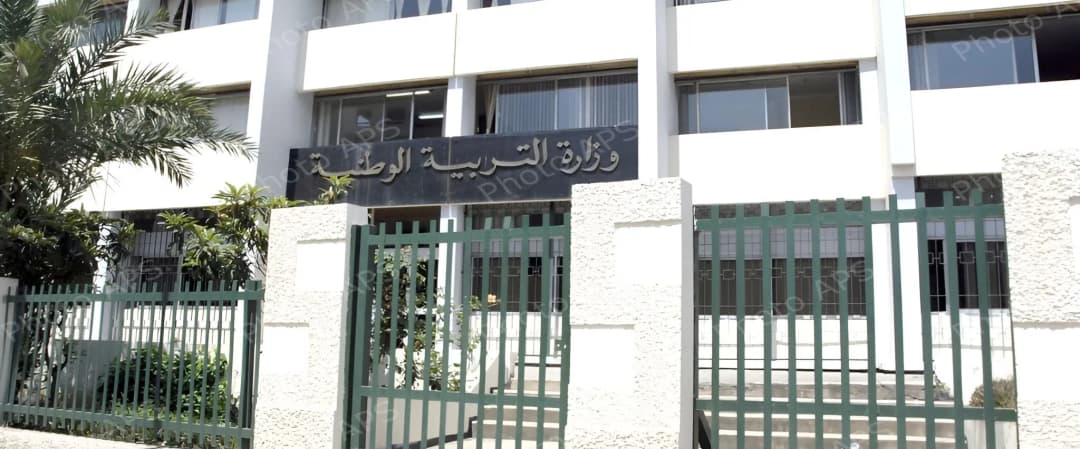 دخول الفريق المكلف بإعداد وطبع المواضيع فترة العزل
