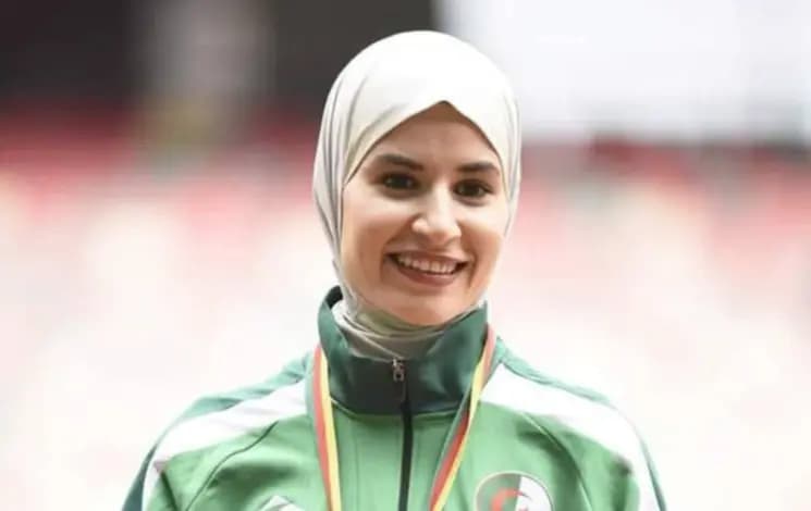 فوز العداءة الجزائرية سعاد عزي بسباق 5000 متر مشي