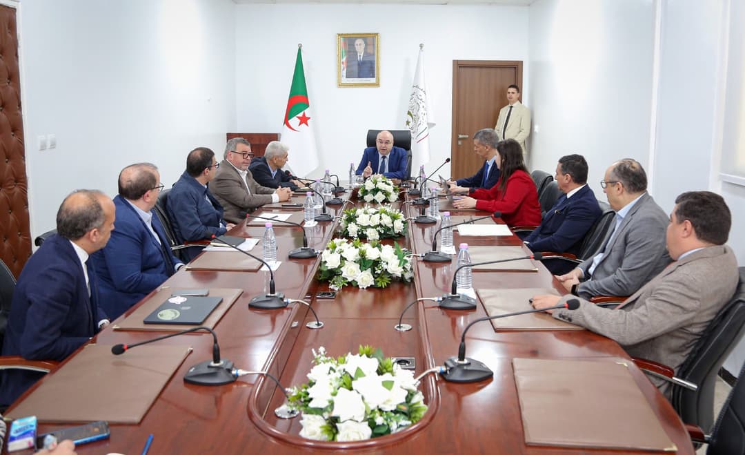 السيد قويدري يؤكد على ضمان التموين المنتظم للسوق بالأدوية