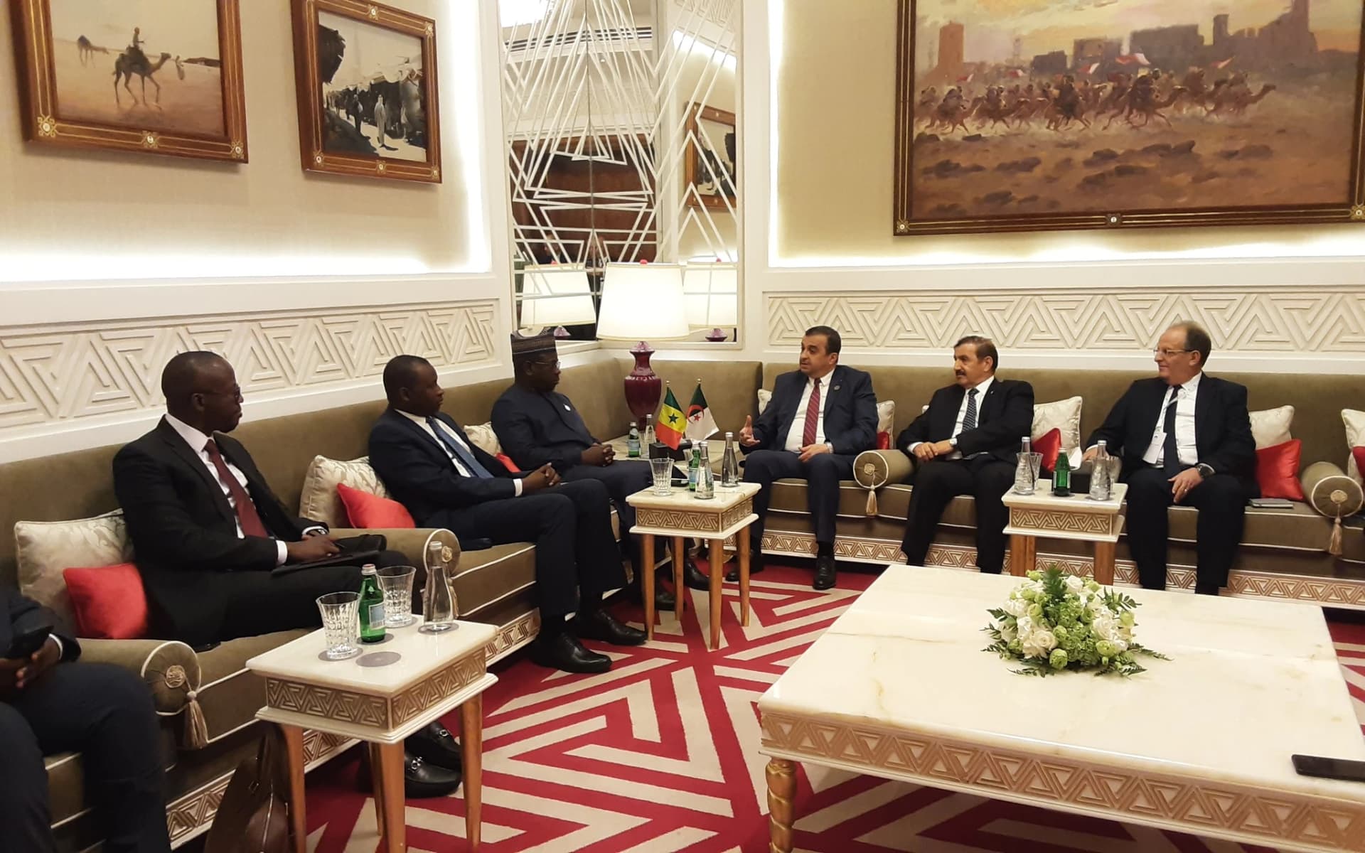 السيد عرقاب يبحث بالدوحة مع نظيره السنغالي فرص الاستثمار والتعاون الثنائي