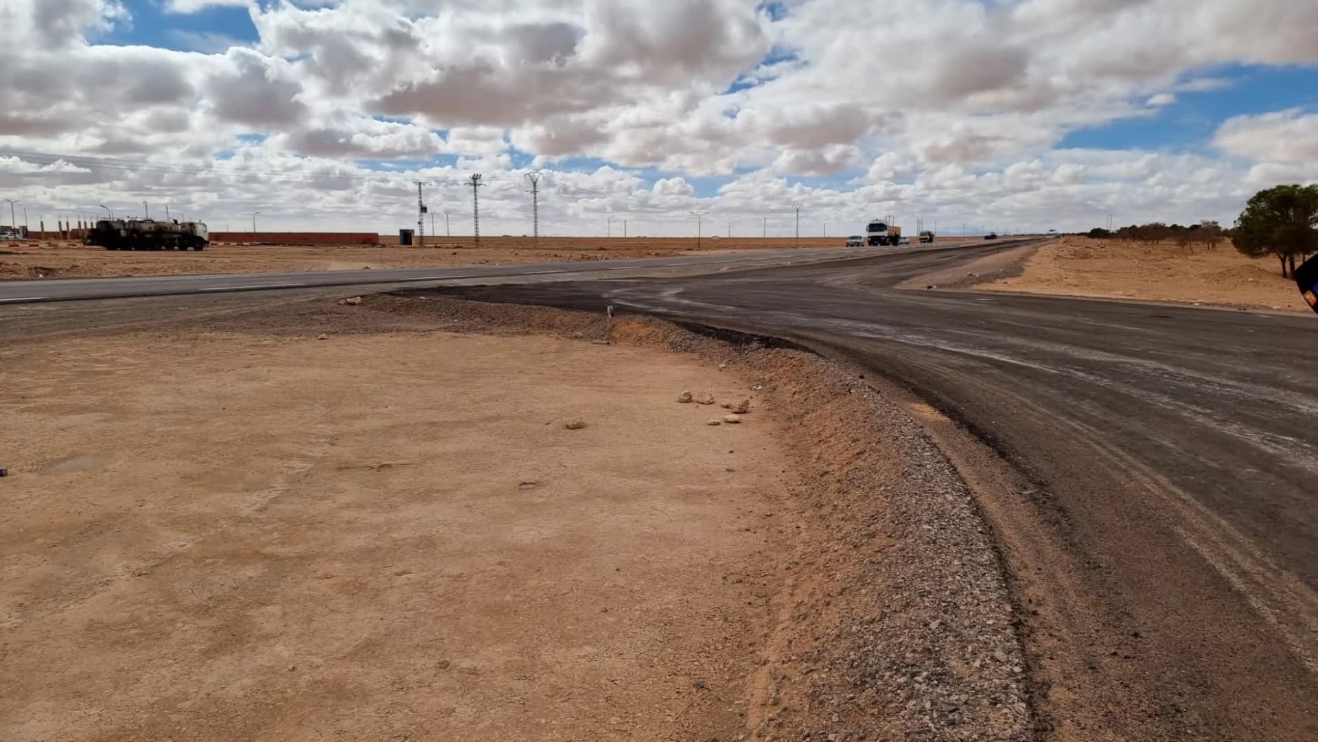 أشغال عمومية : وضع حيز الخدمة عدة مشاريع طرقية بالبيض