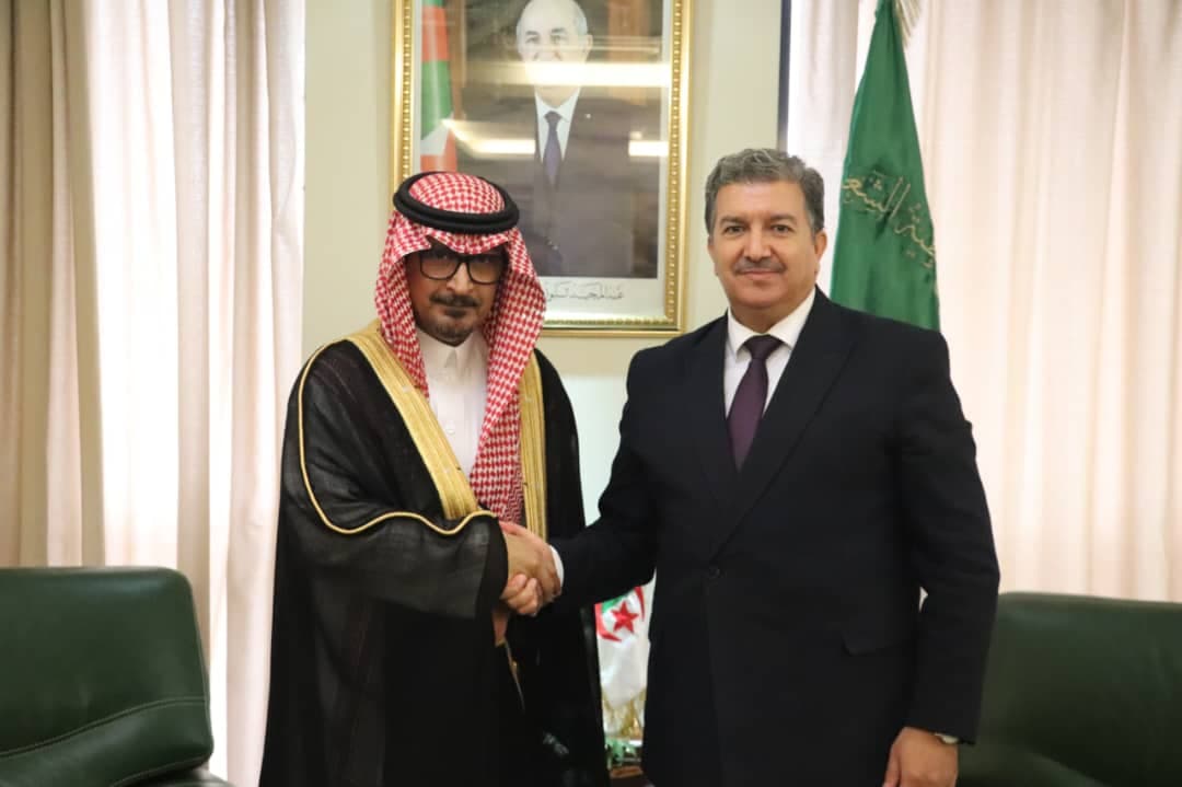 وزير الاتصال يستقبل سفير المملكة العربية السعودية بالجزائر
