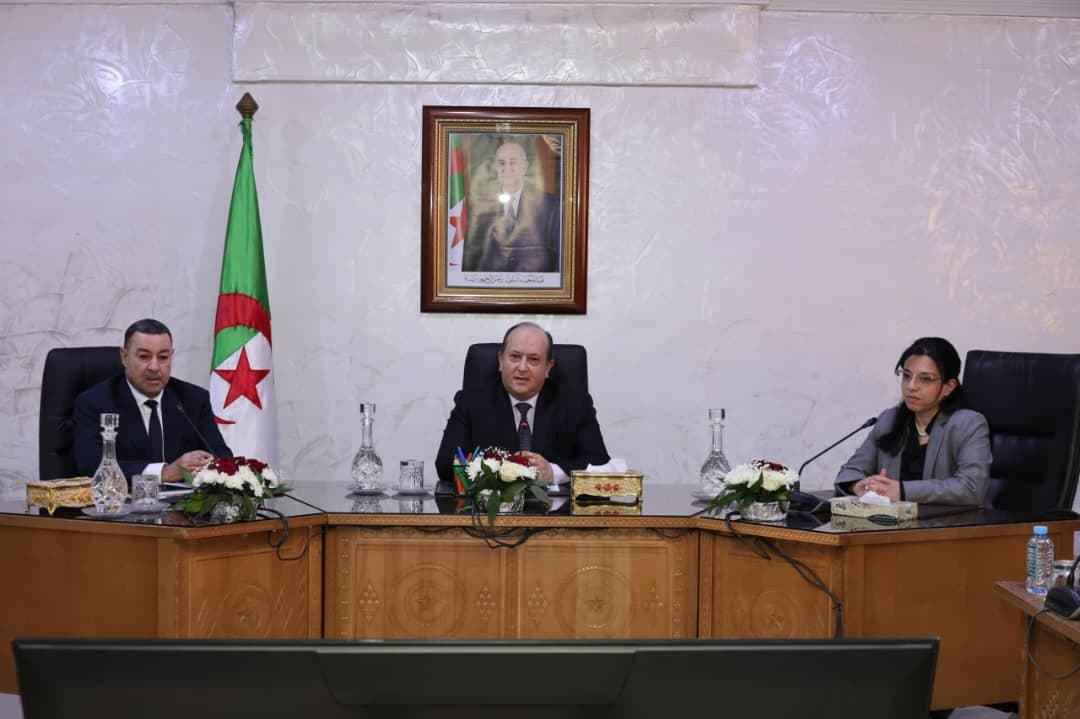 الوزير الاول يترأس اجتماعا تنسيقيا مع الولاة لضمان تزويد السوق بالمواد الضرورية خلال شهر رمضان