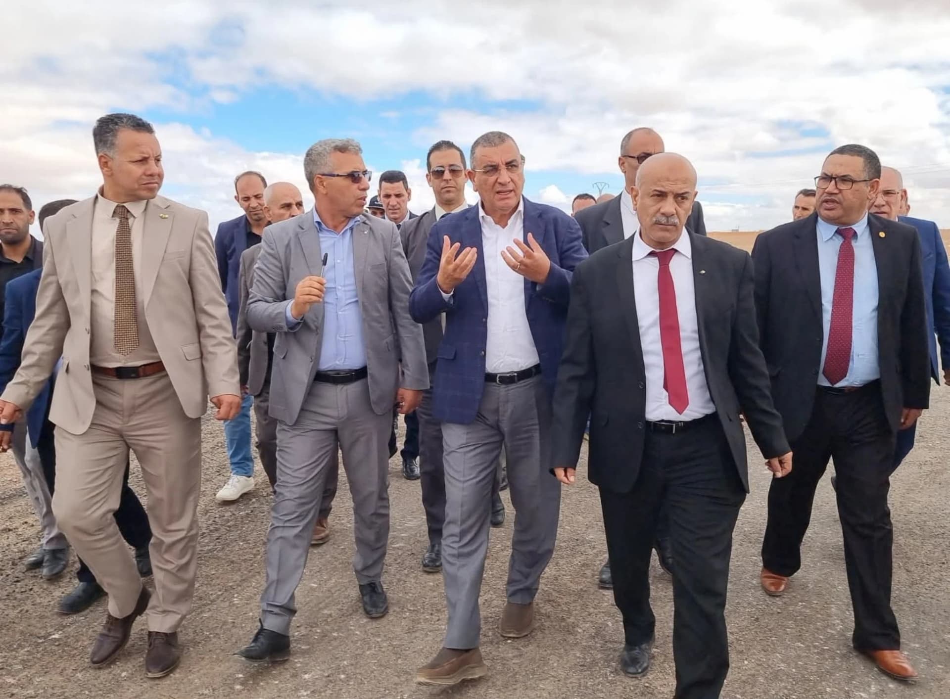 أشغال عمومية : وضع حيز الخدمة عدة مشاريع طرقية بالبيض