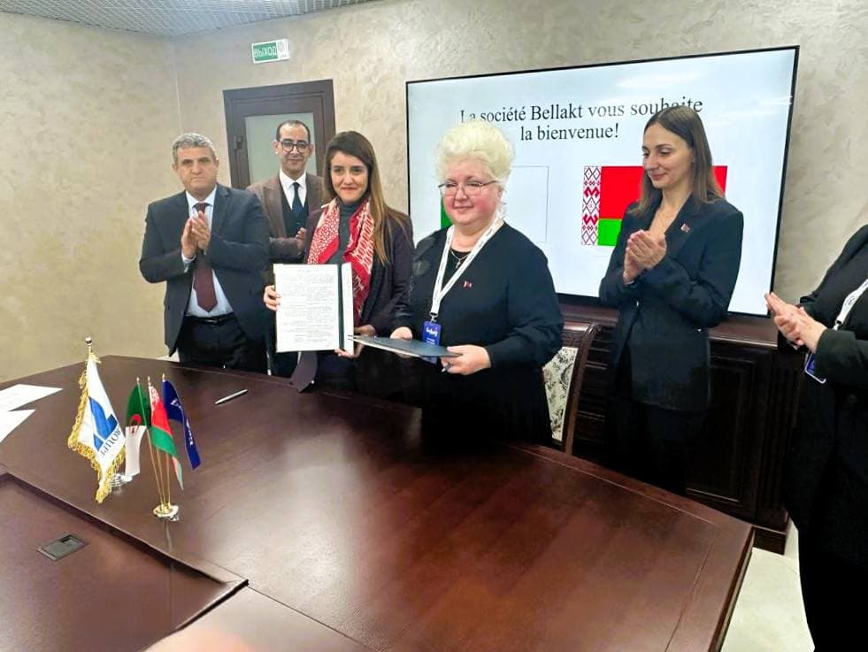 مجمع "جيبلي" يوقع اتفاق تعاون مع شركة "بيلاكت" البيلاروسية لإنتاج حليب الرضع بالجزائر