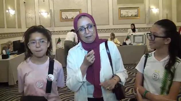 العائلات الجزائرية بمصر تصطحب أطفالها إلى مكتب التصويت لتعزيز الارتباط بالوطن
