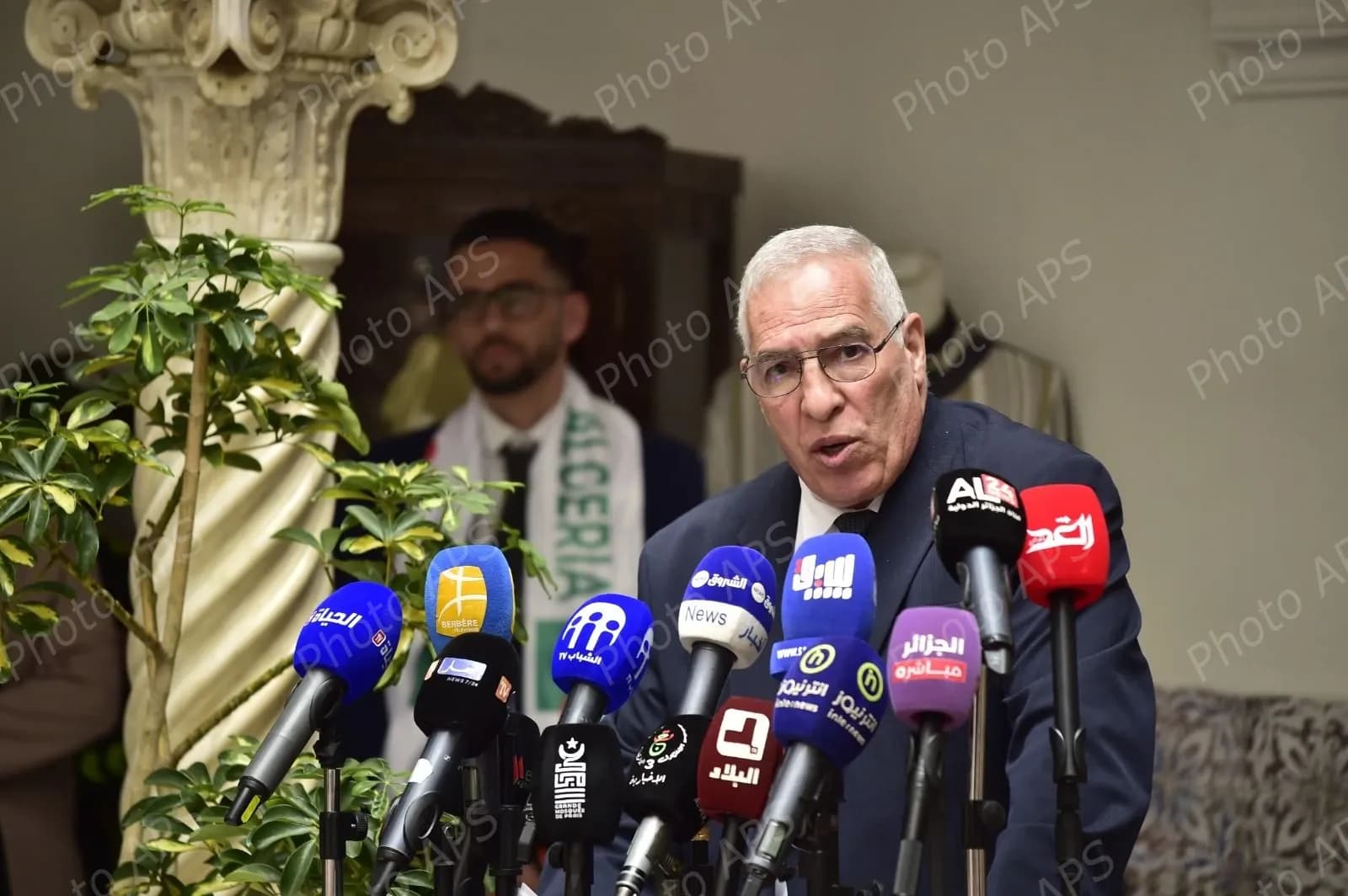 وزيرا الشباب والمجاهدين يشرفان على استقبال شباب الجالية الوطنية المشاركين في "قافلة الذاكرة الوطنية"