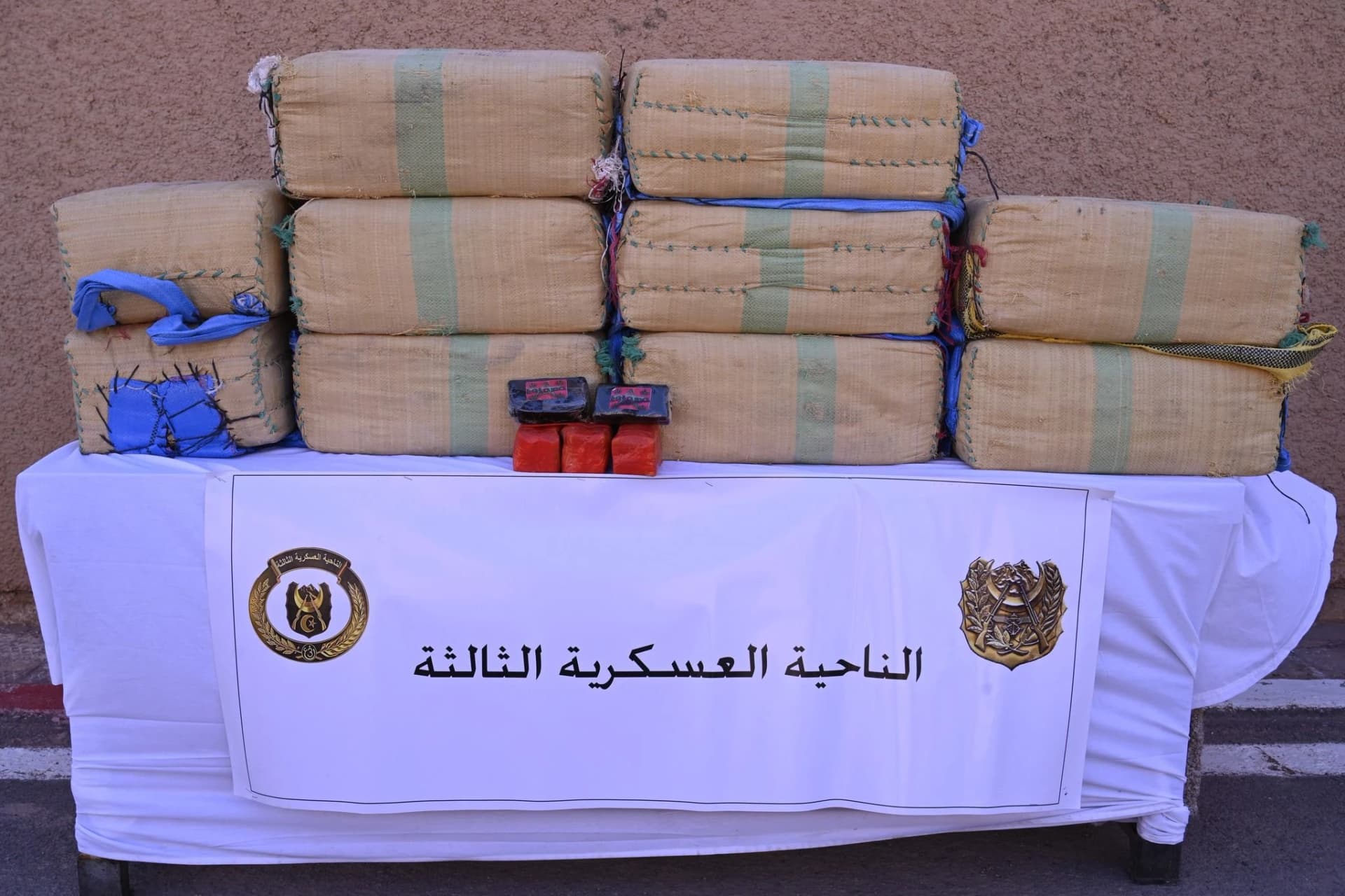 ارتفاع كمية المخدرات المحجوزة إثر عملية القضاء على 3 مهربين ببشار إلى أزيد من 8 قناطير