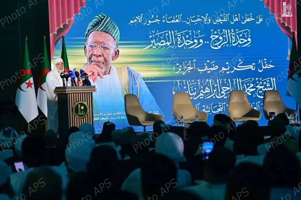 عميد جامع الجزائر يشرف على تكريم الخليفة العام للفيضة التيجانية بالسنغال