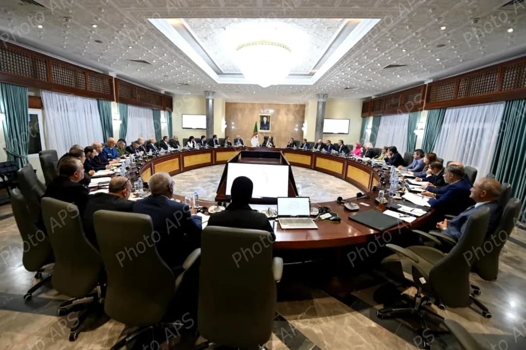 الوزير الأول يترأس اجتماعا للمجلس الوزاري المشترك لوضع النظام الوطني المدمج لمراقبة البضائع على الحدود