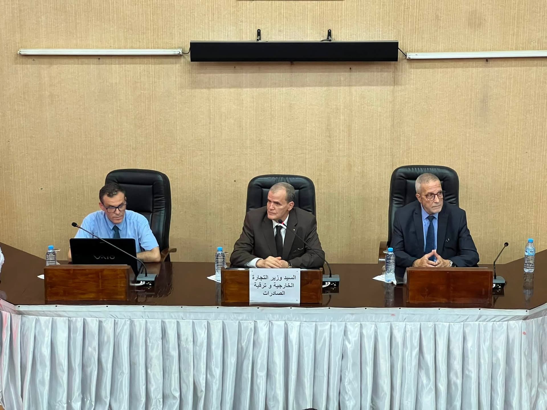 السيد رزيق يشرف على ورشة حول المنصة الرقمية للاستيراد