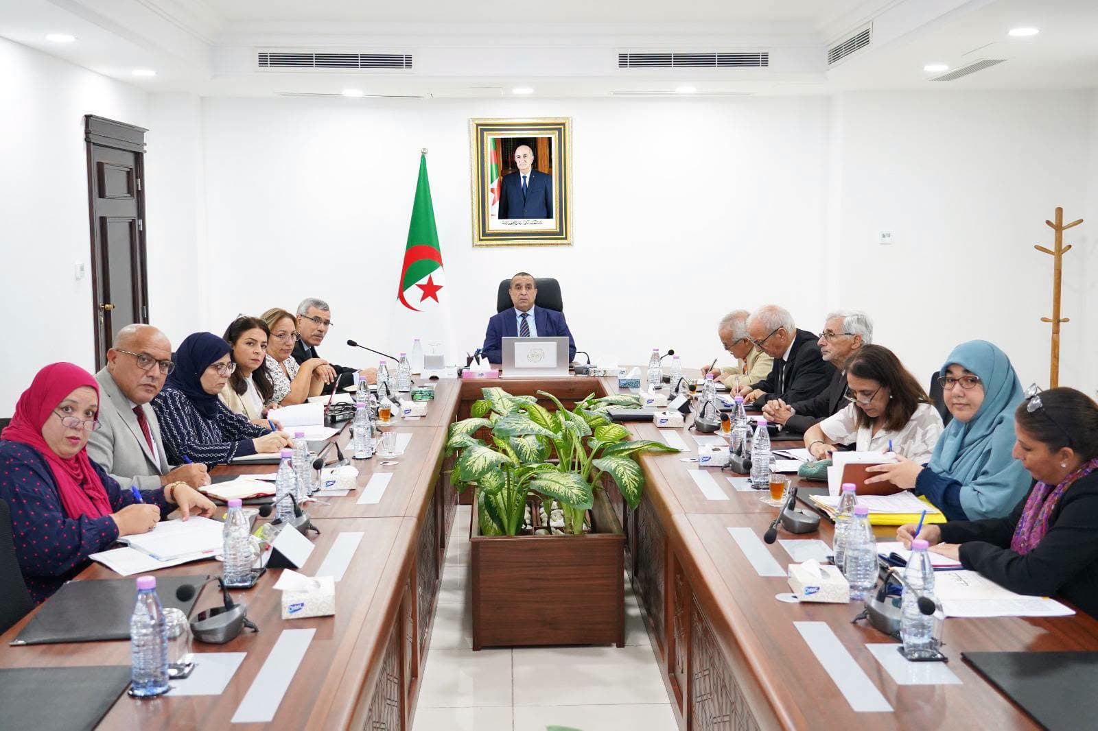 السيد عجال يترأس اجتماعا لمتابعة ملفات التعاون والشراكة في مجال الطاقة مع