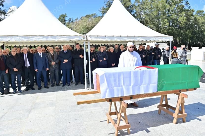 جثمان المجاهد والدبلوماسي الأسبق نور الدين جودي يوارى الثرى بمقبرة العالية