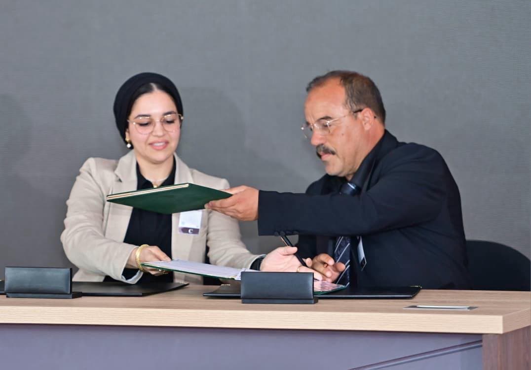 الوزير الأول يشرف بباتنة على توقيع اتفاقيات تعاون لتعزيز الشراكة الصناعية