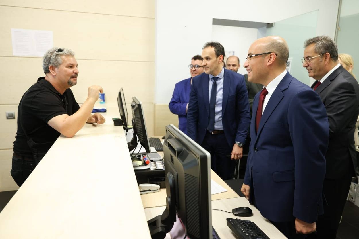 شايب يقوم بزيارة عمل إلى إسبانيا
