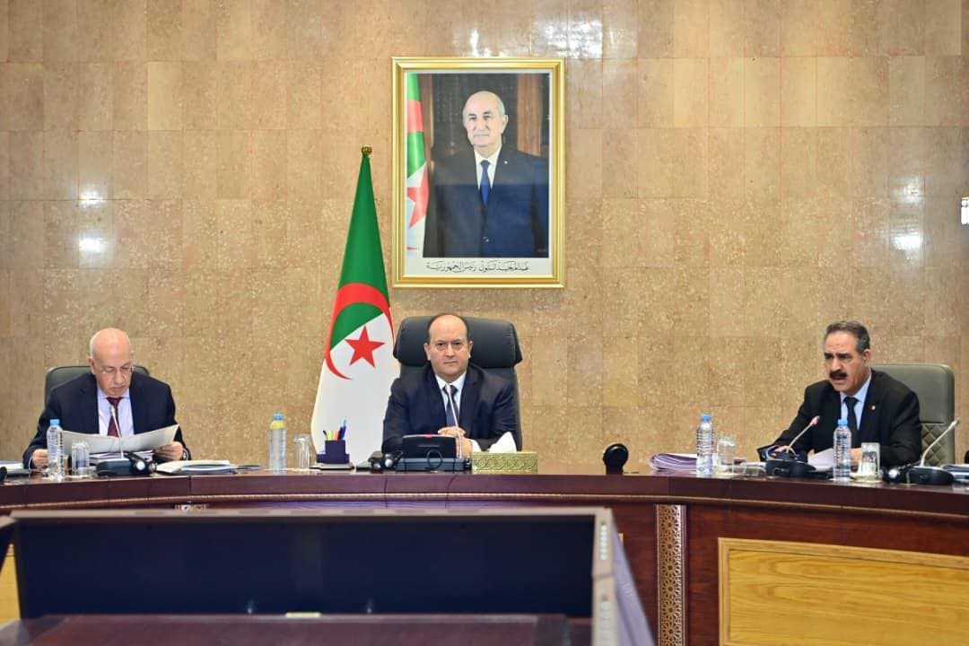 دراسة ملفات تخص عدة قطاعات