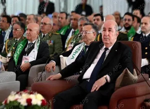 رئيس الجمهورية يتابع ببشار عروضا احتفالية بمناسبة الاطلاق الرسمي لاستغلال الخط المنجمي الغربي للسكة الحديدية