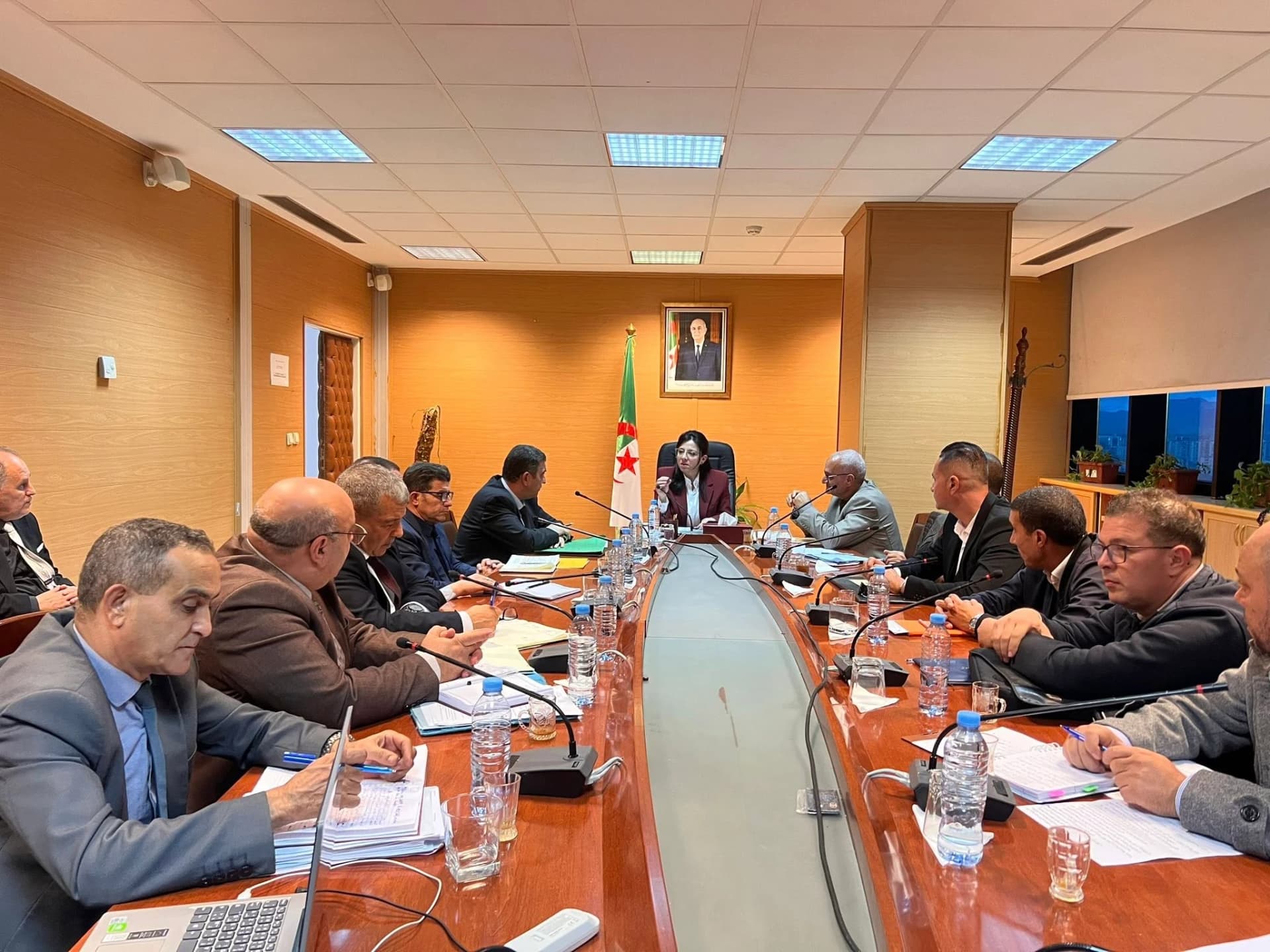 عبد اللطيف تستقبل وفدا عن المجلس الوطني لمستخدمي قطاع التجارة