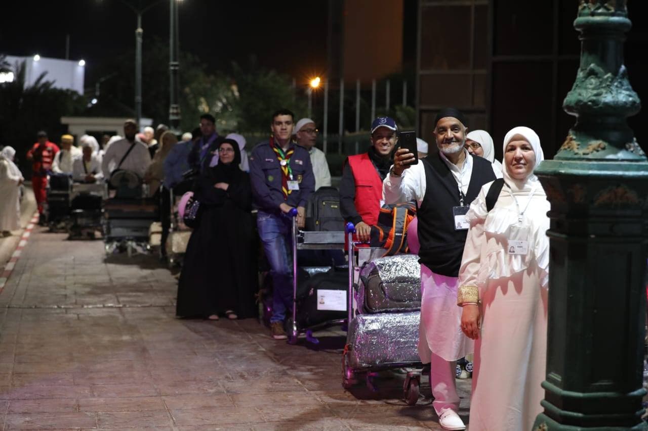 مغادرة أول فوج من الحجاج من مطار وهران الدولي إلى البقاع المقدسة