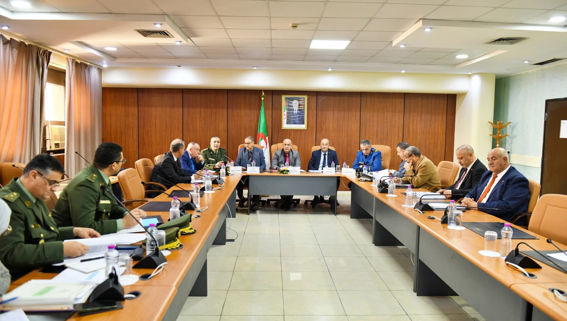 لجنة النقل تستمع إلى ممثلي الدرك والأمن الوطنيين والحماية المدنية حول مشروع قانون المرور