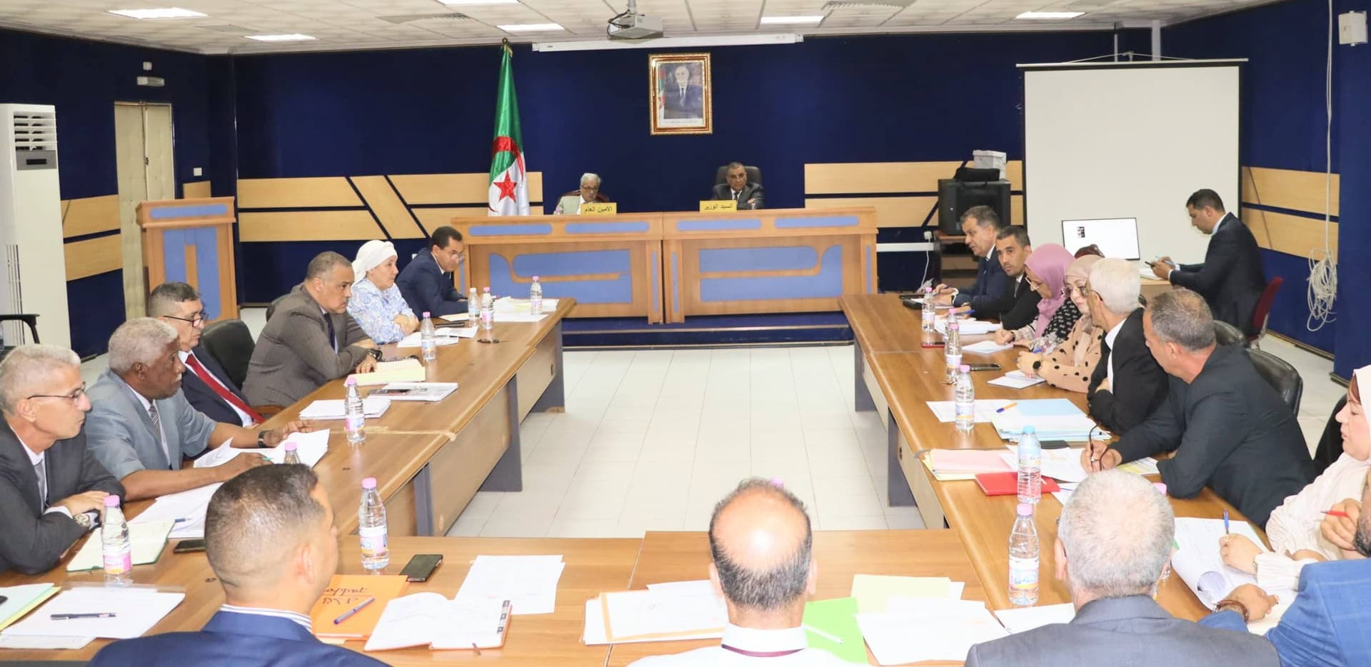 السيد جلاوي يترأس اجتماعا جهويا مع مدراء الأشغال العمومية لخمس ولايات من الهضاب العليا