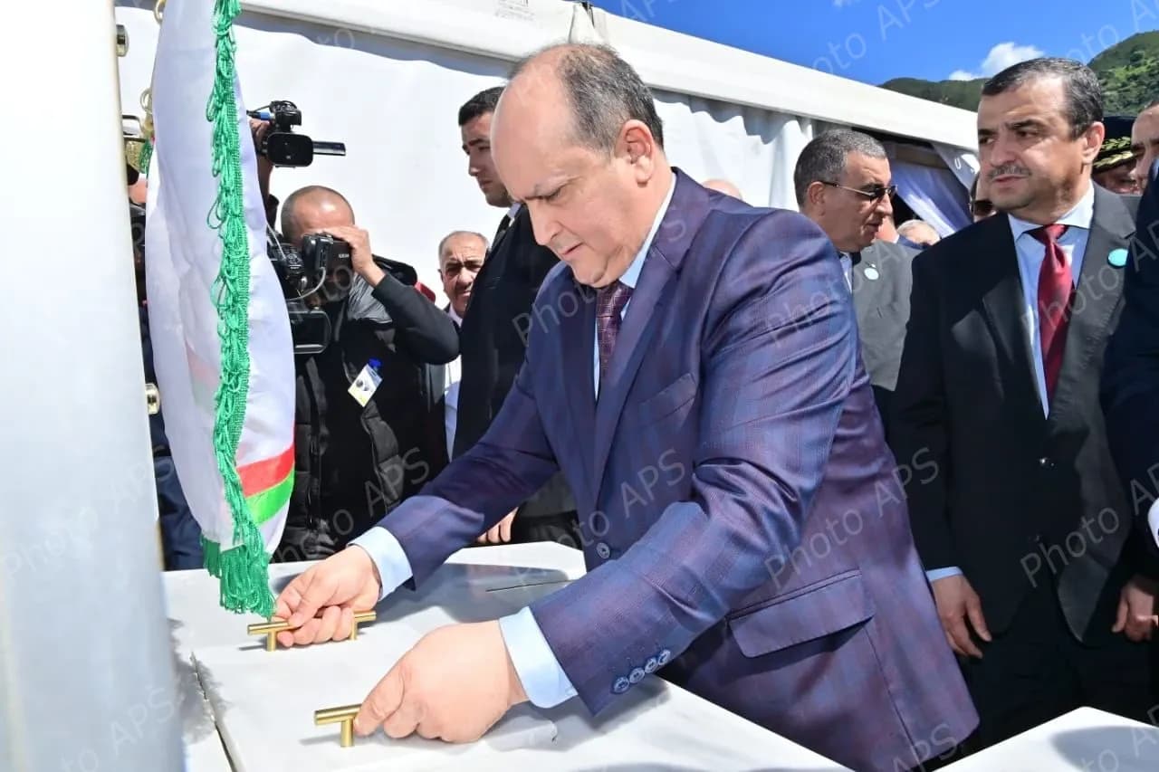 الوزير الأول يشرف ببجاية على إطلاق أشغال مشروع استغلال وتثمين منجم الزنك والرصاص
