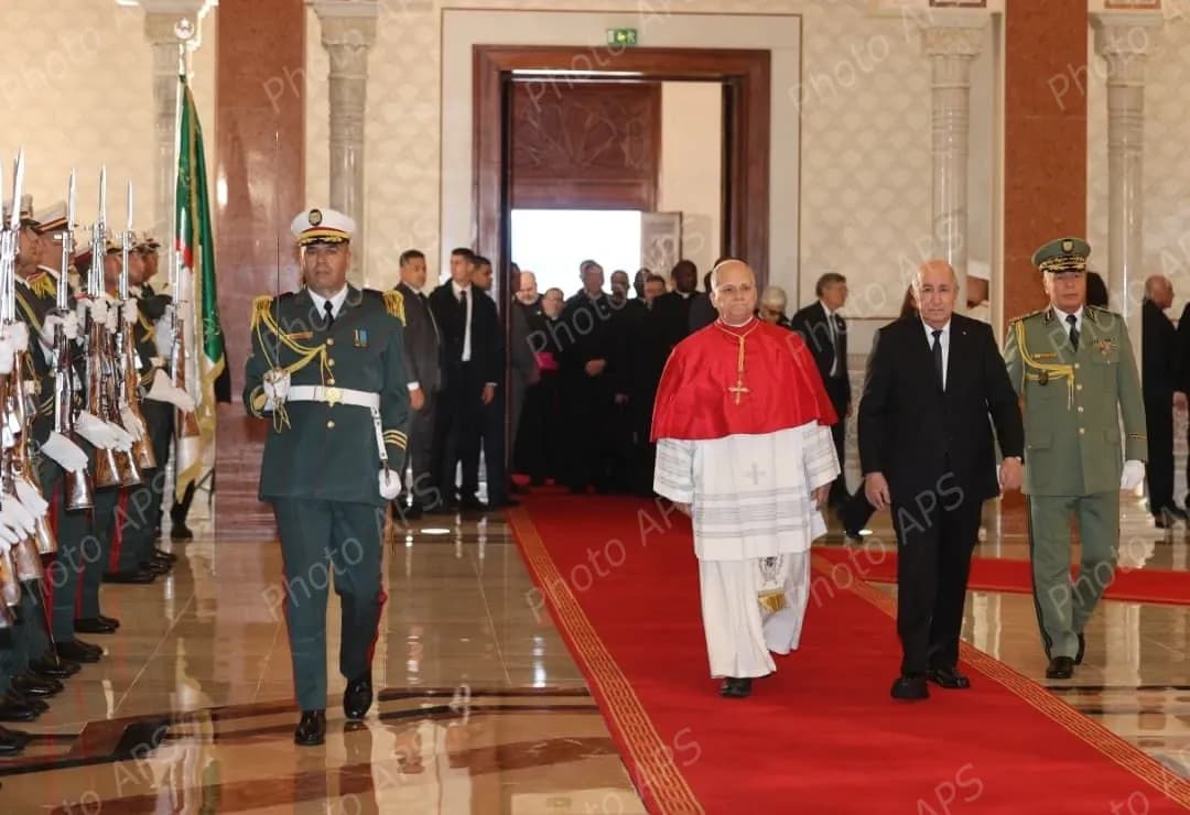 رئيس الجمهورية يخص البابا ليون الرابع عشر بمراسم استقبال رسمية بمطار هواري