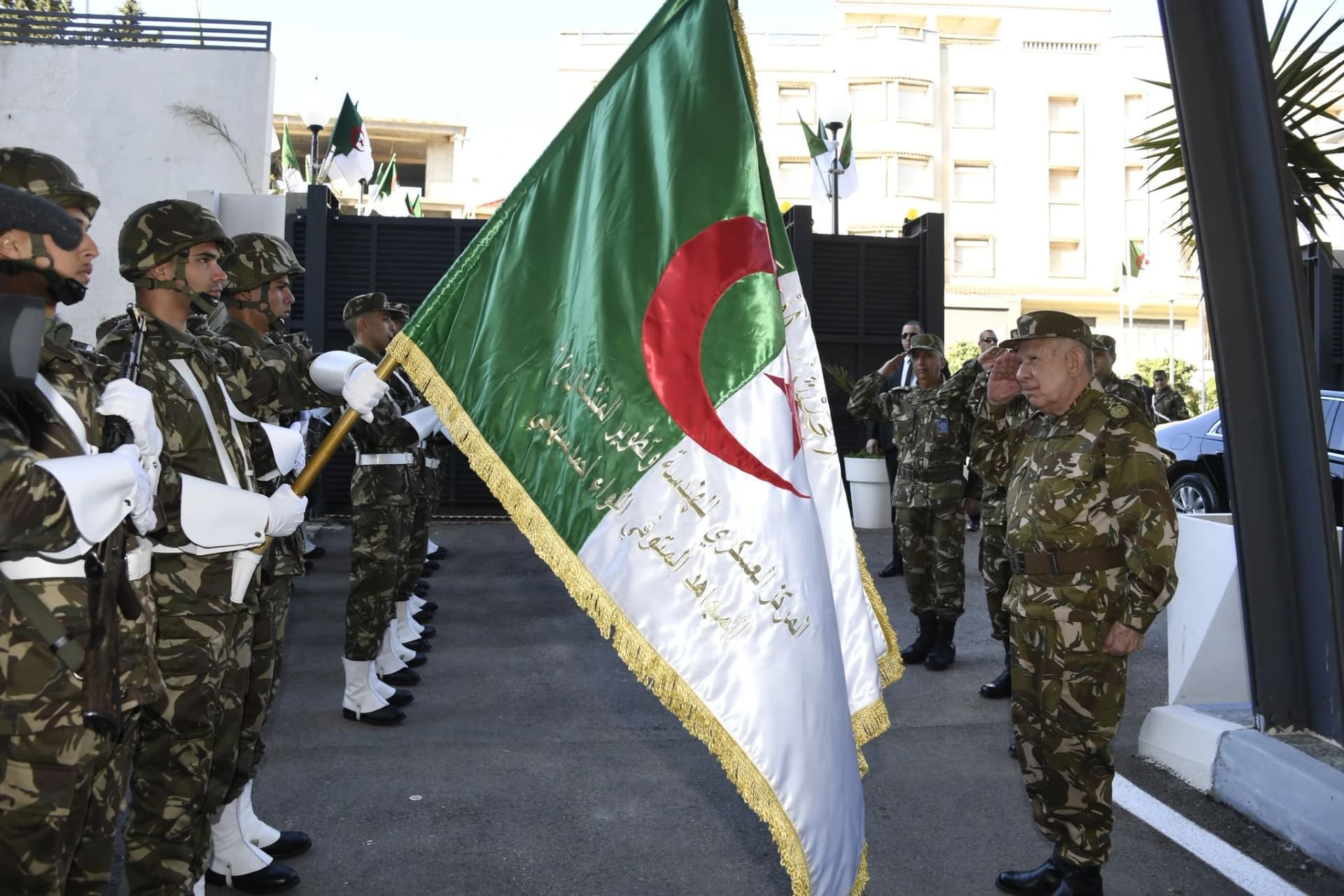 الفريق أول السعيد شنقريحة يترأس أشغال الاجتماع السنوي لإطارات المنشآت العسكرية