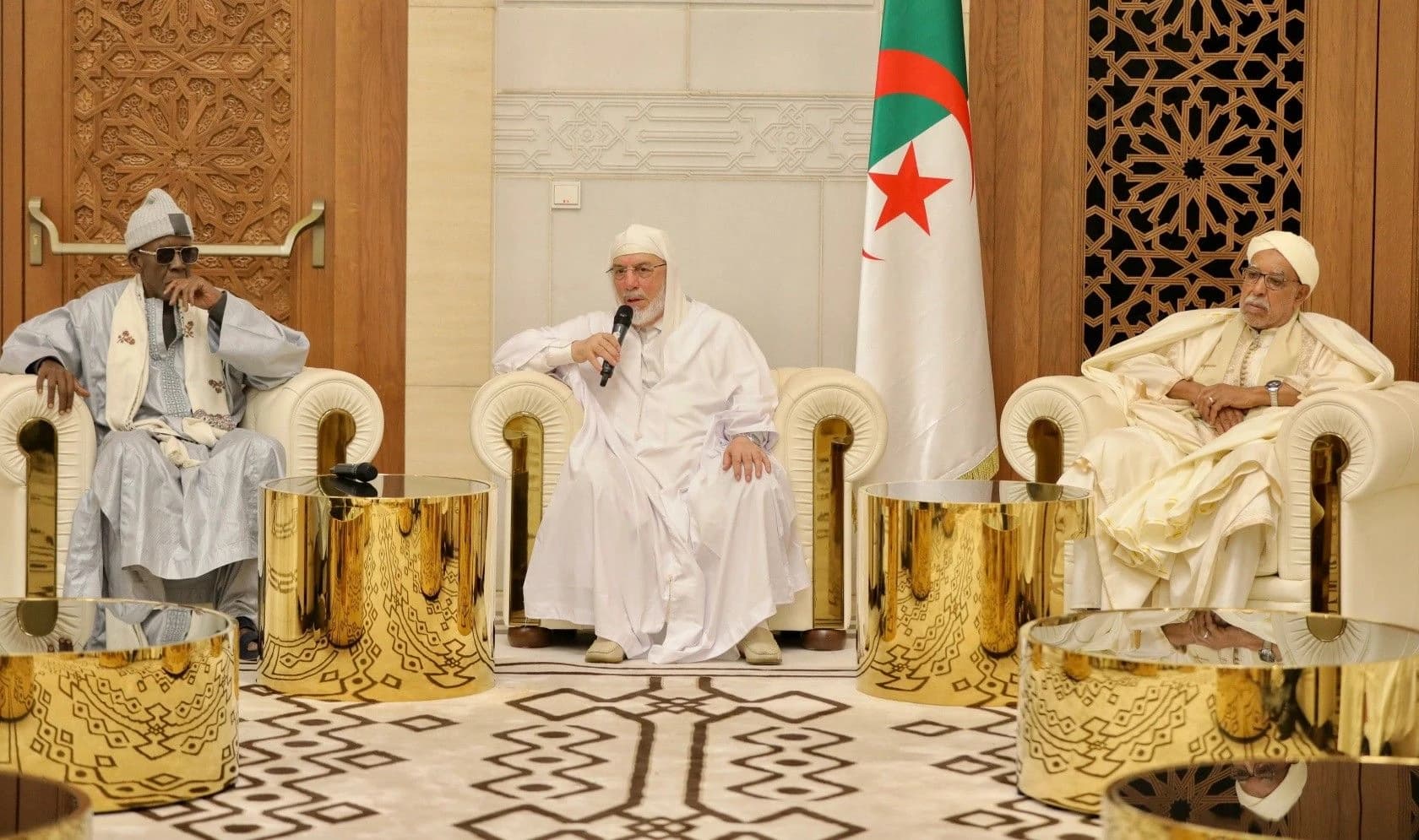 عميد جامع الجزائر يستقبل الخليفة العام للفيضة التيجانية بالسنغال