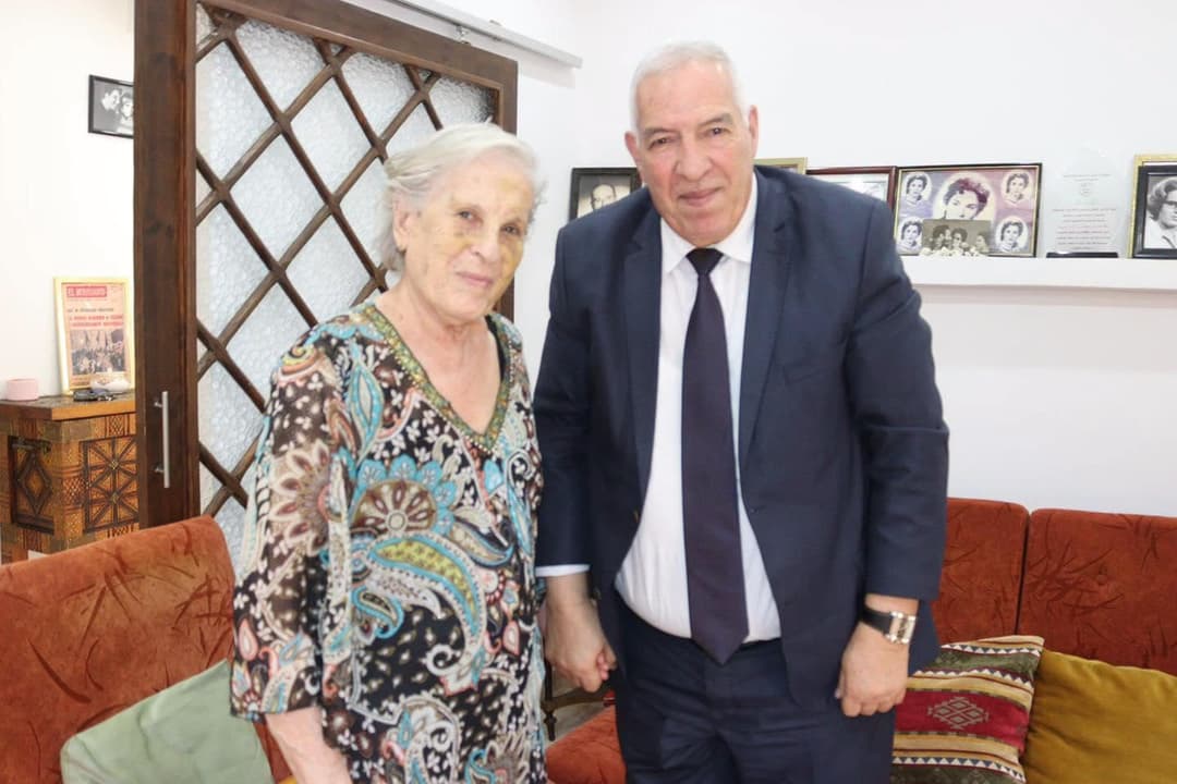 وزير المجاهدين يزور المجاهدة الرمز زهية خرف الله للاطمئنان على حالتها الصحية