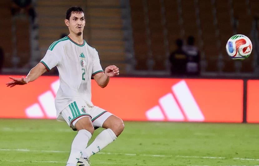 الدولي الجزائري عيسى ماندي ضمن التشكيلة المثالية للشهر في