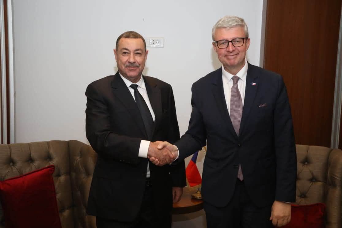 الجزائر/التشيك