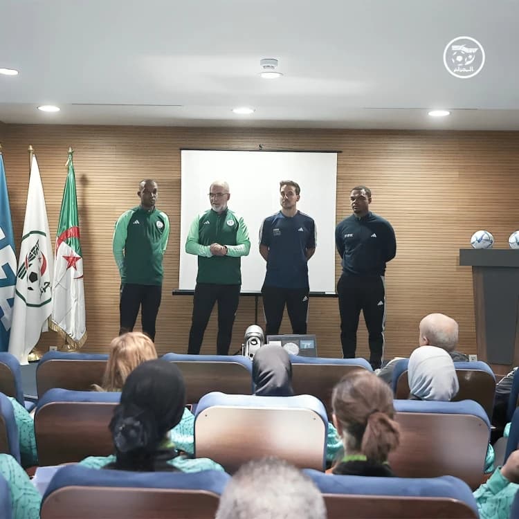 إطلاق أول ورشة تكوينية لبرنامج " فيفا لكرة القدم بالمدارس" بالجزائر