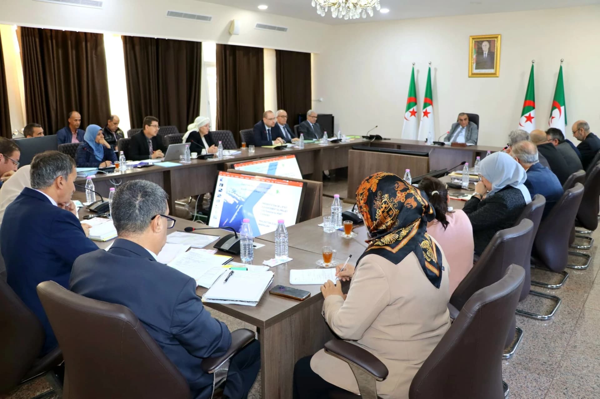 السيد جلاوي يشرف على اجتماع تقييمي لمشاريع القطاع عبر الوطن